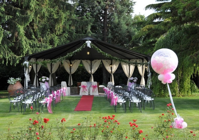 Bologna Palazzo Loup, metalne - naslagive stolice PARIS